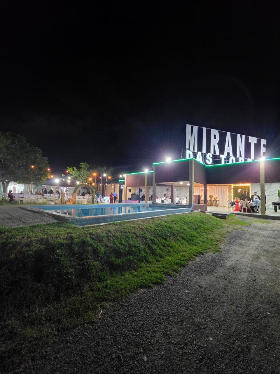 Mirante das Torres durante evento à noite