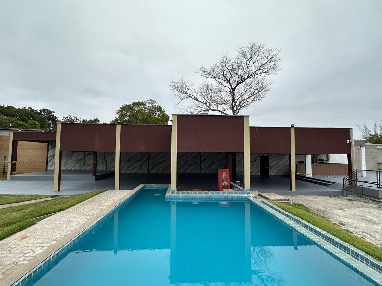 Piscina e área coberta do Mirante das Torres
